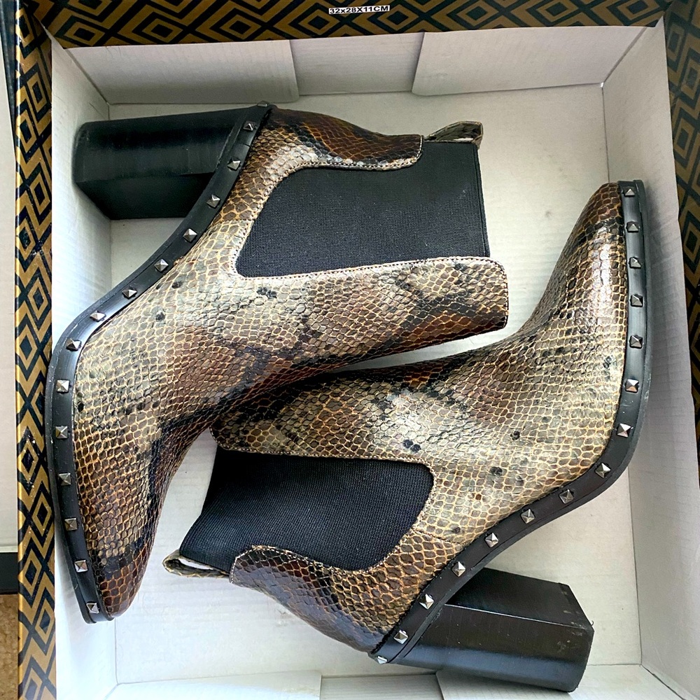 Charles David Booties